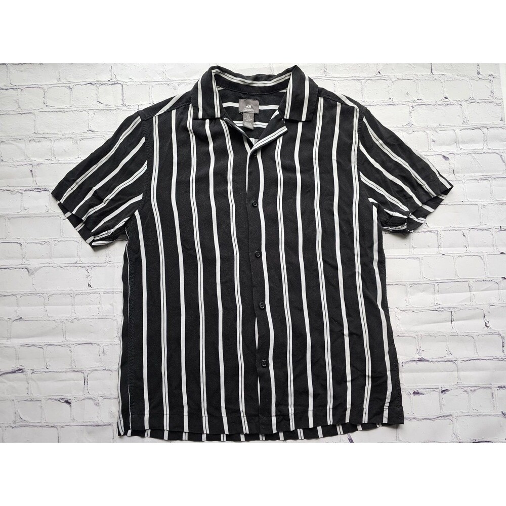 H&M Black White Striped Short Sleeve Button Shirt‎ Regular Fit Size S Pre-Owned